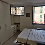 Una Finestra Speciale Su Palazzo Rosso. Monolocale