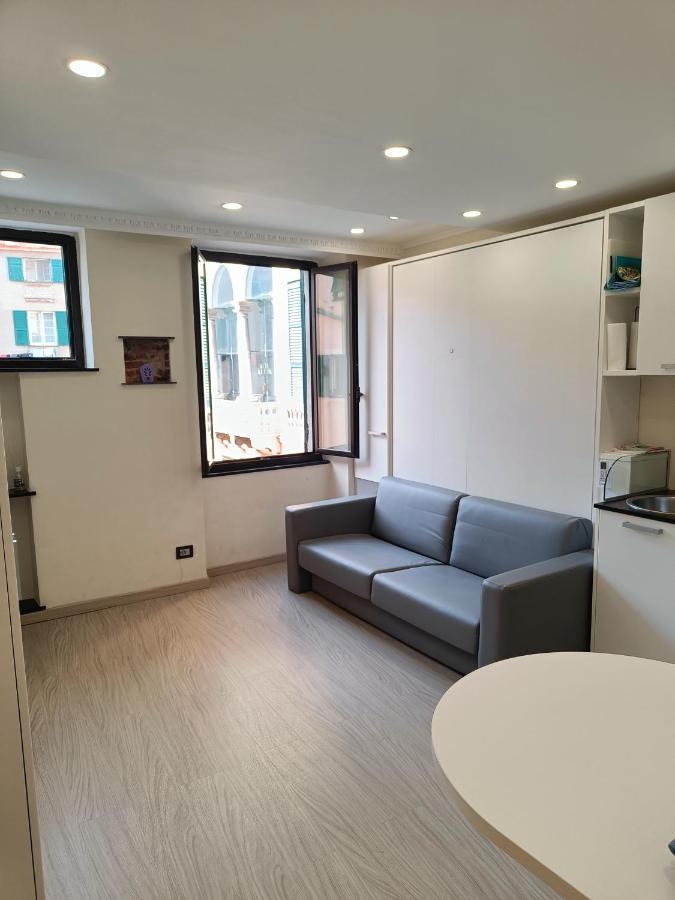 Finestra Speciale Su Palazzo Rosso. Monolocale Apartment Genua