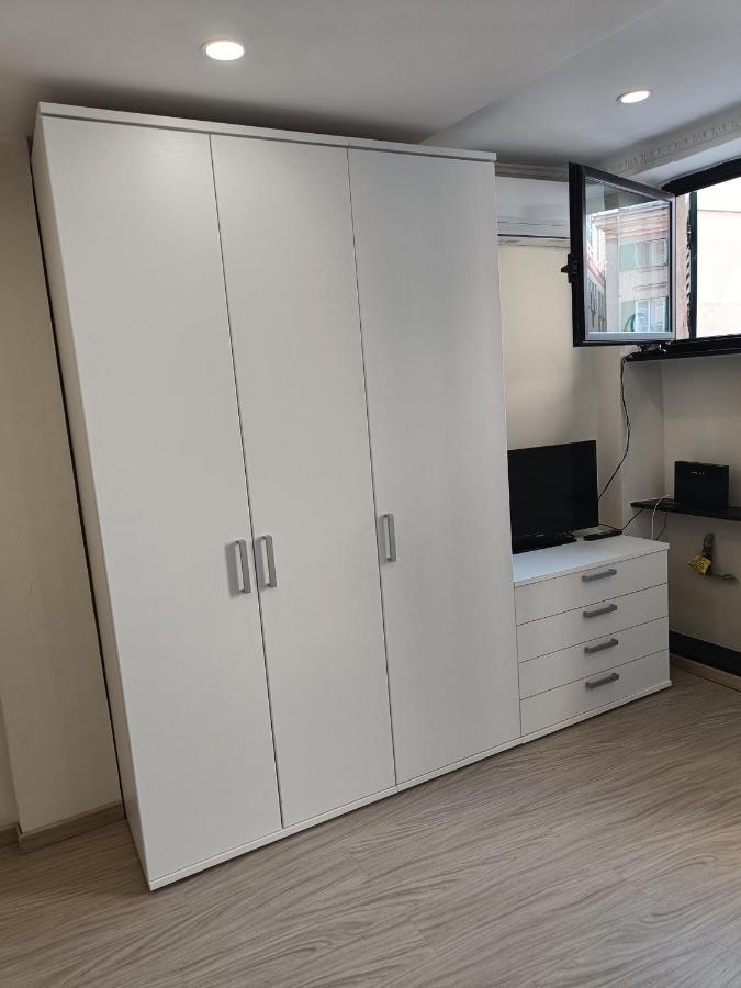 Finestra Speciale Su Palazzo Rosso. Monolocale Apartment Genua