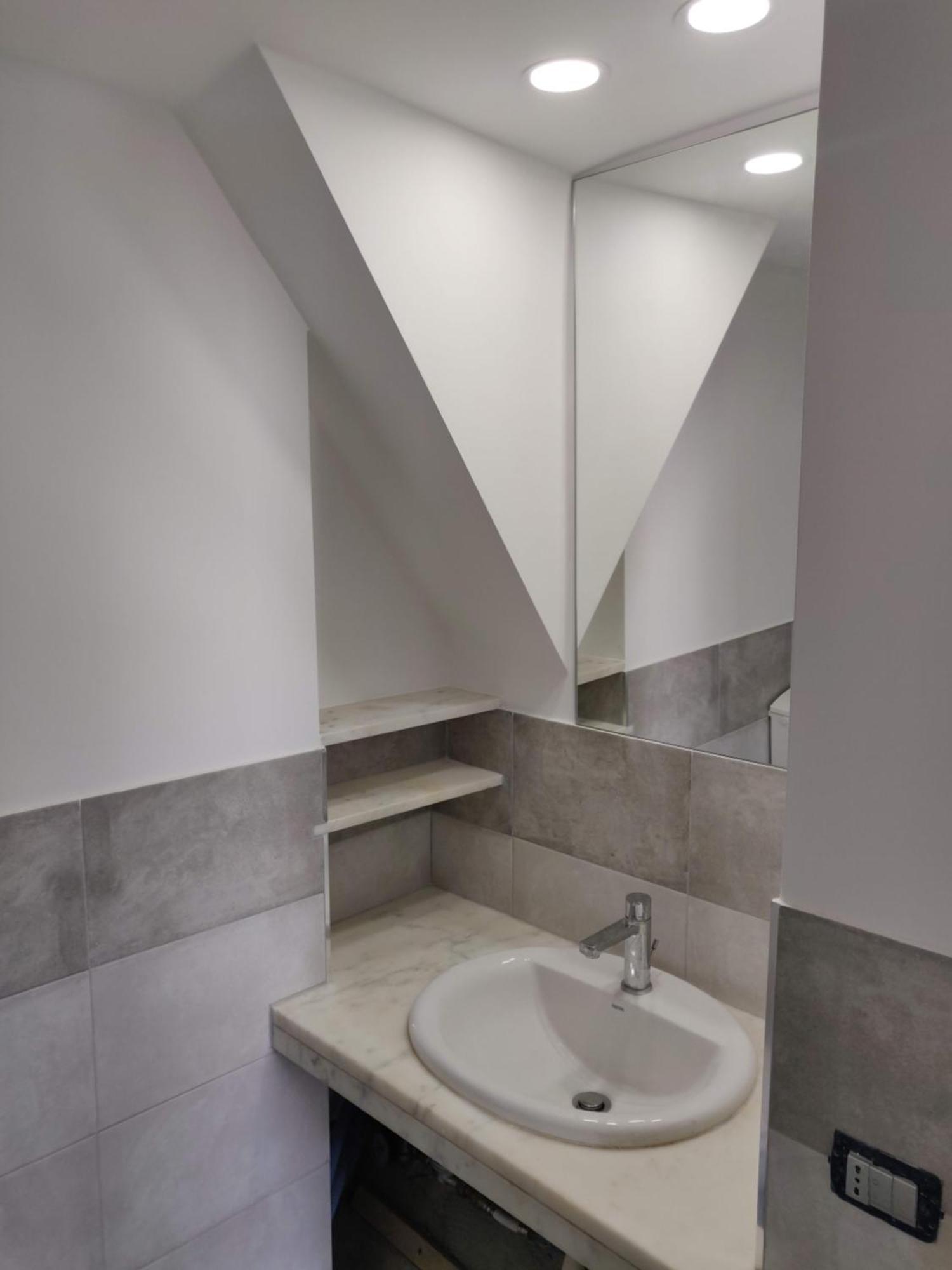 Finestra Speciale Su Palazzo Rosso. Monolocale *