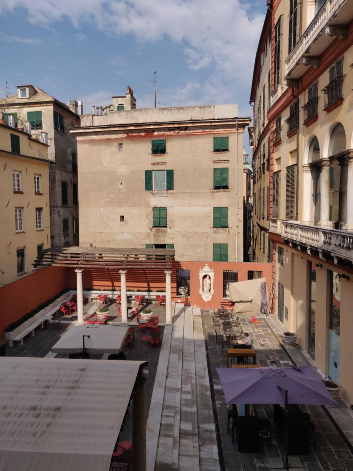 Finestra Speciale Su Palazzo Rosso. Monolocale Apartment